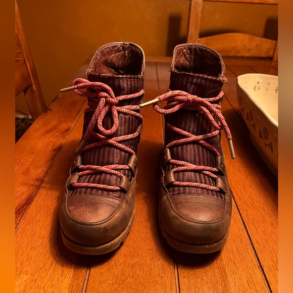 Sorel Wedges - Picture 1 of 7